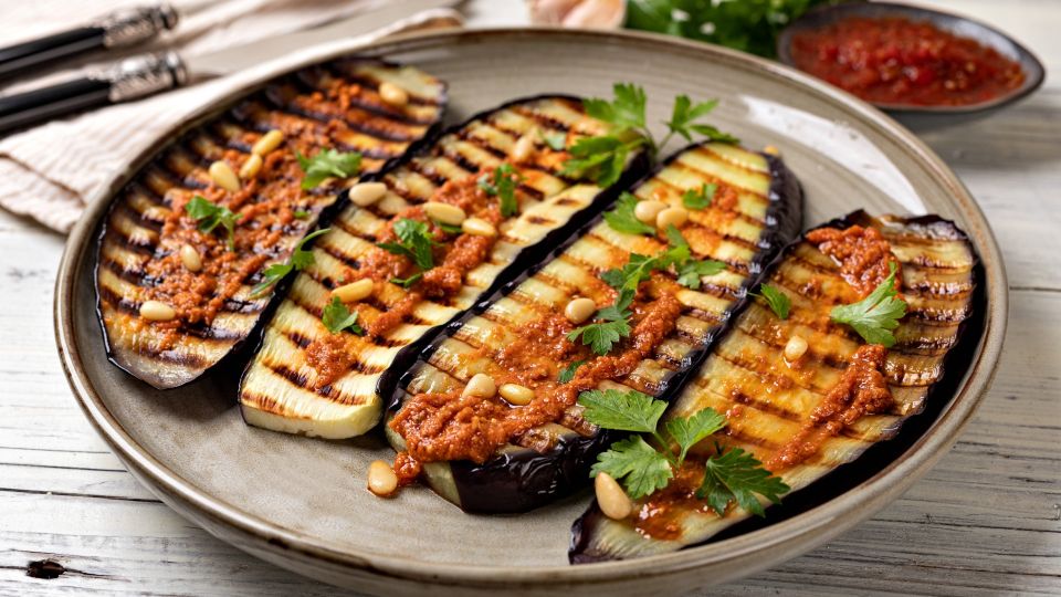 Баклажаны под этим соусом станут еще вкуснее: диета будет только в радость Баклажаны под этим соусом станут еще вкуснее: диета будет только в радость