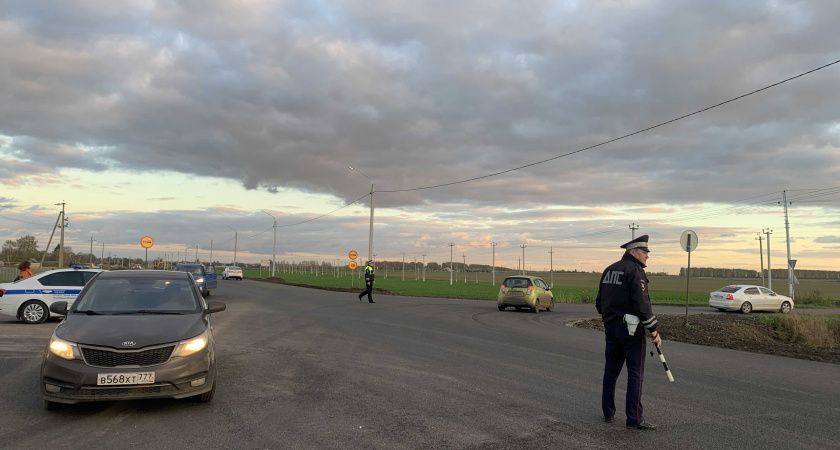 Штраф теперь можно получить, даже не отъезжая от дома. Разобрался и рассказываю, за что сотрудники ГАИ могут «выписать» прямо во дворе