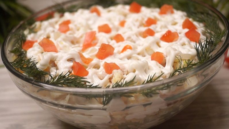 Салат, который покорит сердца: как удивить гостей простотой и вкусом