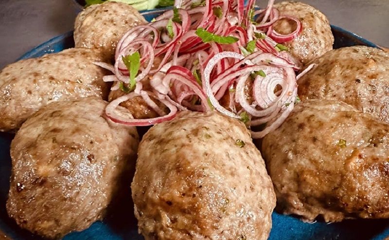 Гость в доме без масла: как выпекать немецкие котлеты из свино-говяжьего фарша