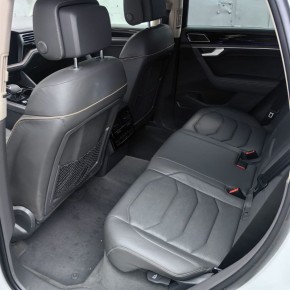            Volkswagen Touareg,      