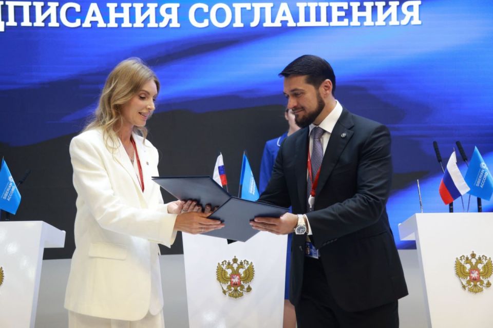 Гольф-поле и аэровокзал: Республика Алтай заключила новые соглашения на ПМЭФ