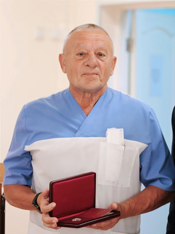    Ի     