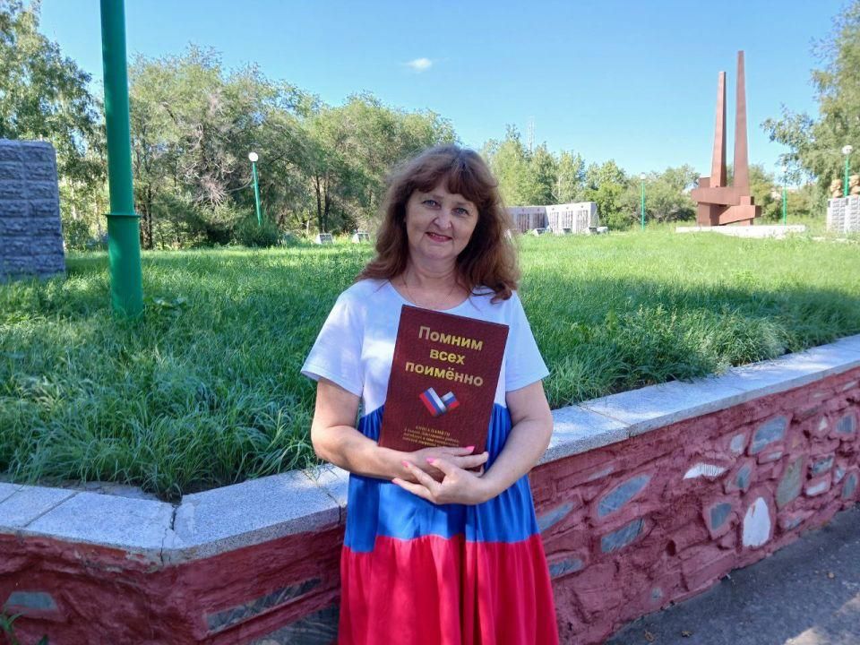 Жительница Алтайского края создала книгу памяти о героях СВО