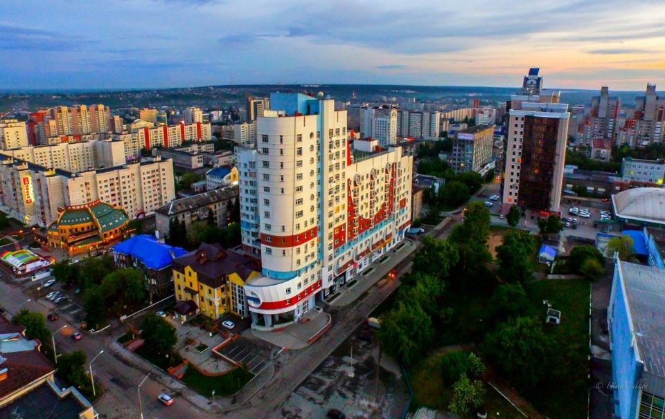 Губернатор Алтайского края Виктор Томенко и председатель краевого парламента Александр Романенко поздравили железнодорожников с профессиональным праздником