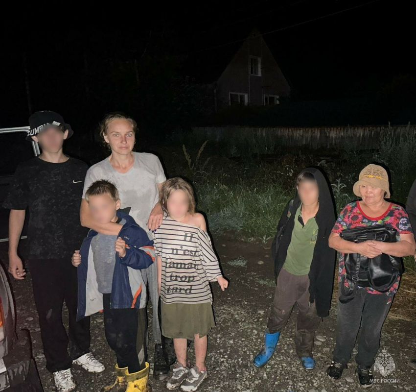 Шестерых человек, в том числе четверых детей, спасли с горы Бабырган в Советском районе Алтайского края