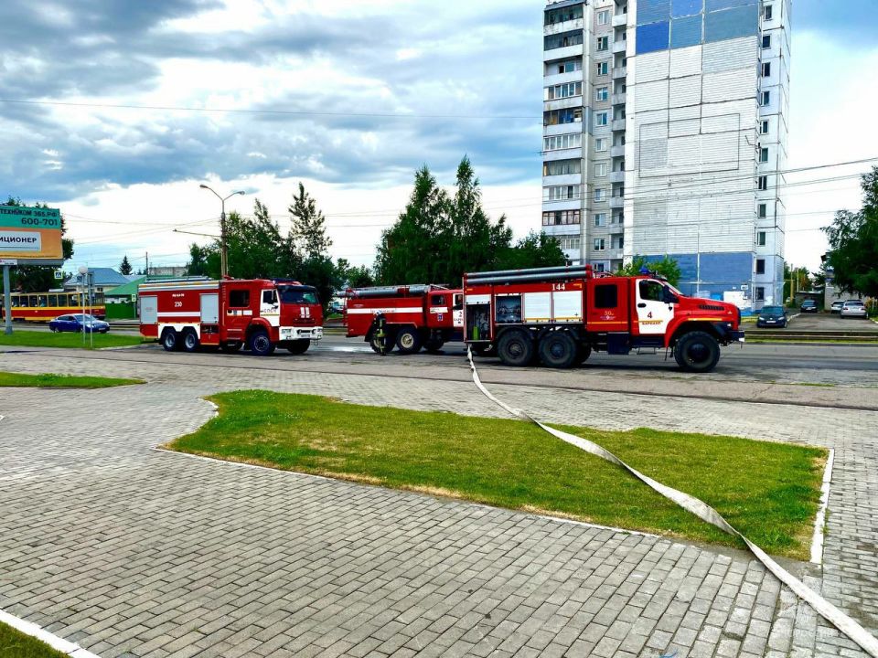 В Барнауле на базе спортивного комплекса «Победа» прошли внеплановые пожарно-тактические учения