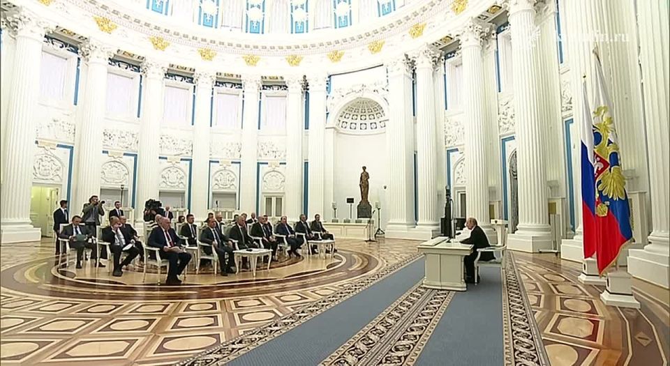 По возвращении из Соединённых Штатов Владимир Путин провёл совещание по итогам российско-американских переговоров