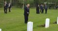 Владимир Путин после встречи с Дональдом Трампом возложил цветы к могилам советских летчиков на Аляске, погибших в 1943 году во время перегонки самолетов по воздушной трассе Алсиб (Аляска—Сибирь)