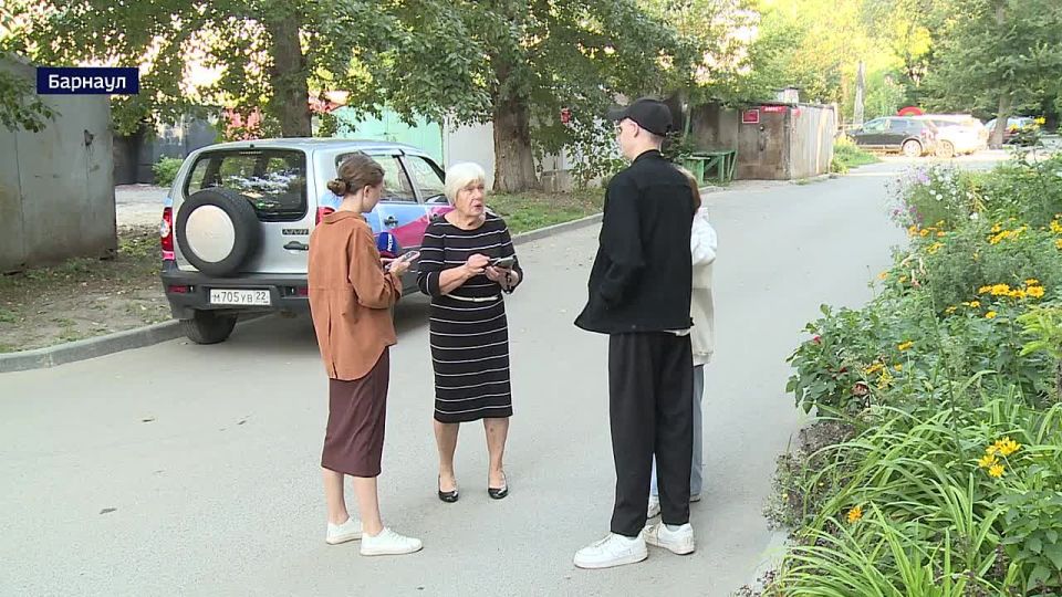 Полчища тараканов оккупировали многоэтажку на улице Молодёжной в Барнауле