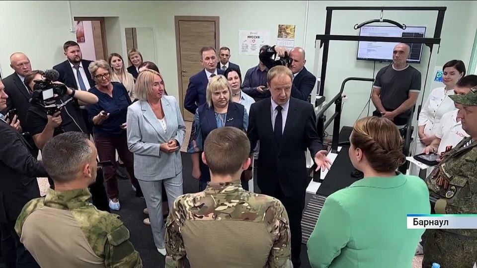 Губернатор Виктор Томенко посетил центр, изготавливающий бионические протезы для участников СВО