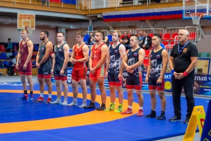 Участники программы &quot;Алтай - земля героев&quot; приняли участие в церемонии открытия чемпионата Алтайского края по греко-римской борьбе памяти Раффи Исраеляна