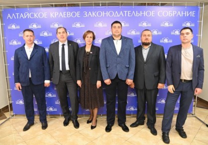 Стажировка слушателей программы &quot;Алтай - земля героев&quot; стартовала в Заксобрании региона