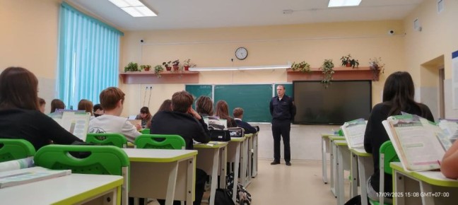 Савин Иван Андреевич, капитан полиции ГУМВД ГИБДД УМВД России по г. Барнаулу провел сегодня профилактические беседы с учениками 6-7 классов по правилам дорожного движения, напомнив о самых распространенных ошибках, которые...