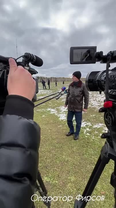 Таможенники со всей страны тренировались в пилотировании и  десантировании, а мы учились стойко переносить все тяготы и лишения этого процесса