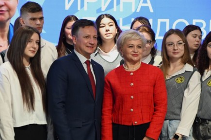 «Занимайтесь любимым делом»: студенты Алтайской академии гостеприимства обсудили карьерные возможности на госслужбе с председателем Крайизбиркома