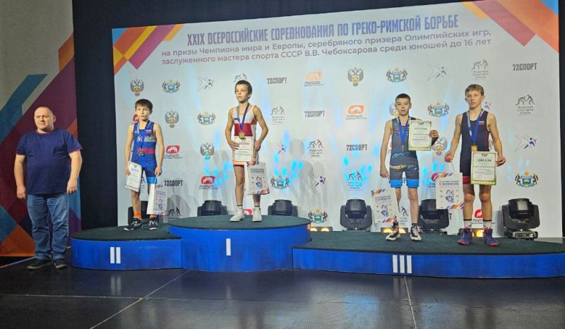 Руслан Бийболатов и Владислав Бурдин - бронзовые призёры всероссийских соревнований по греко-римской борьбе на призы Владимира Чебоксарова в Тюмени