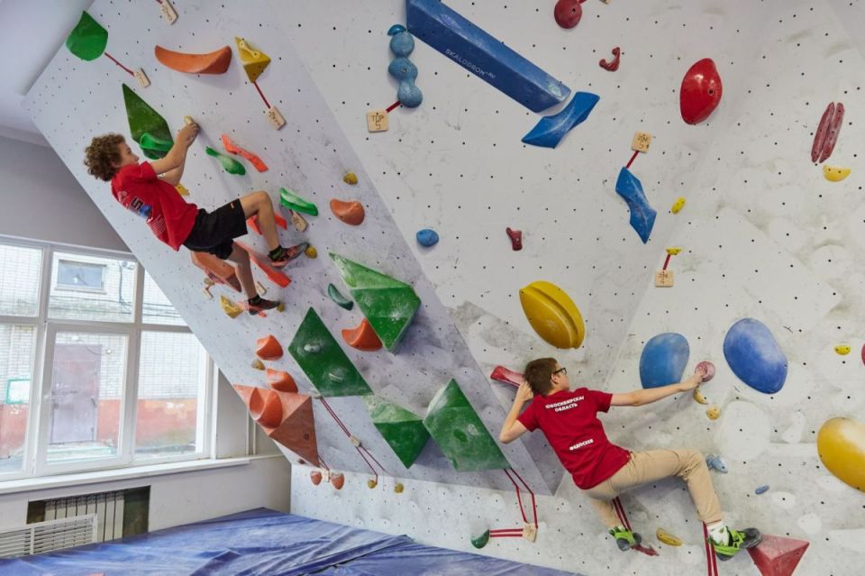 В Барнауле состоялись соревнования по боулдерингу с участием спортсменов из Алтайского края и соседних регионов