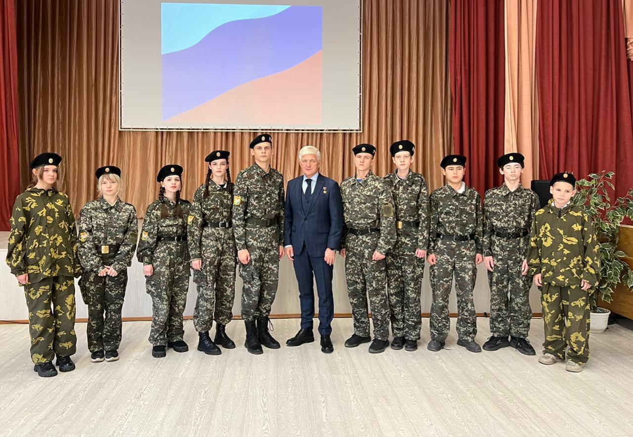 Герои России, в числе которых космонавт, проводят Уроки мужества в Алтайском крае Герои России, в числе которых космонавт, проводят Уроки мужества в Алтайском крае