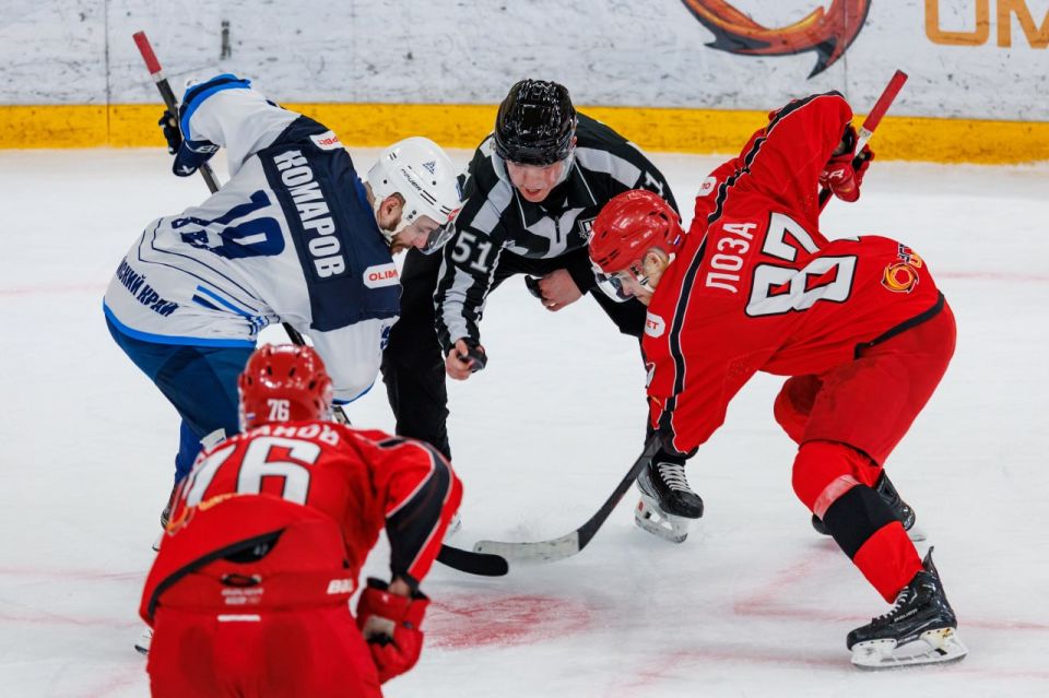 Хоккейный клуб «Динамо-Алтай» сегодня проводит очередной матч уральской выездной серии