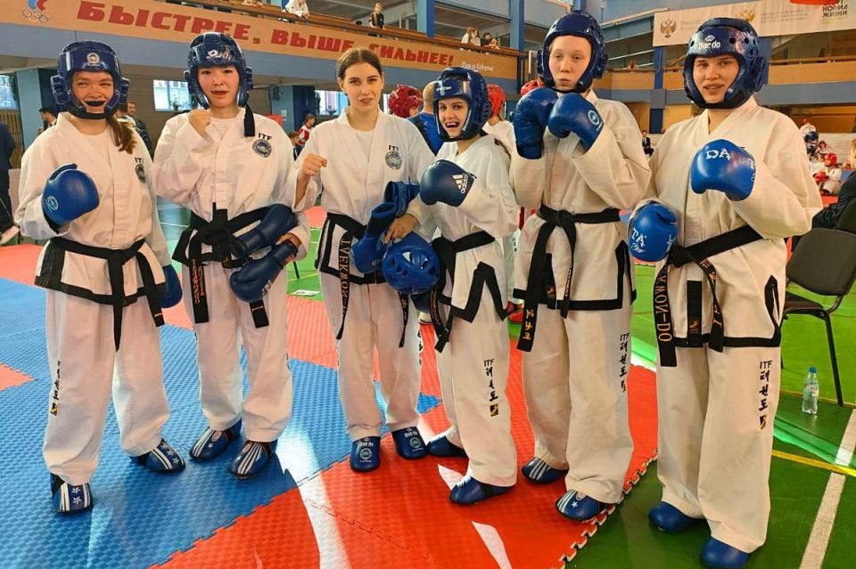 Сборная Алтайского края заняла второе место в общекомандном зачёте на чемпионате и первенстве Сибири по тхэквондо ИТФ