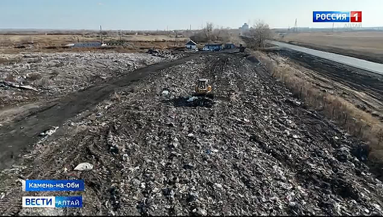 В Камне-на-Оби для борьбы с возгораниями на городском полигоне отходов теперь используют бульдозер