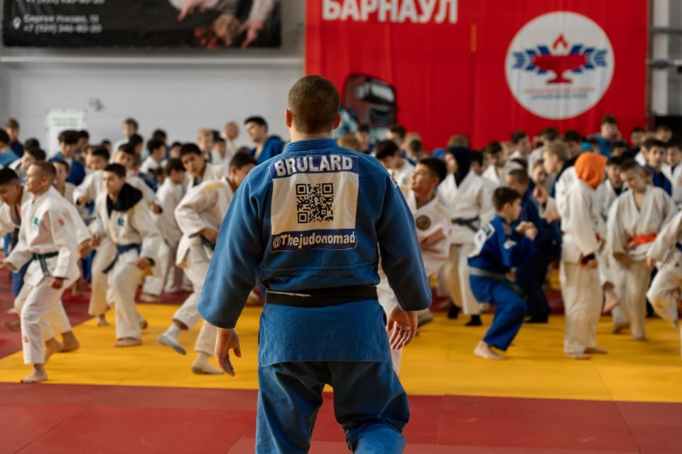 Дзюдоист-кочевник из Франции и лучший спортсмен Монголии провели мастер-классы для участников международного фестиваля дзюдо в Барнауле