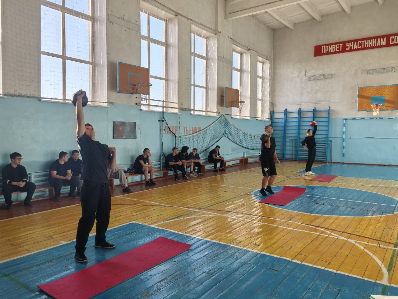 Соревнования по гиревому спорту прошли в спортивном зале Волчихинского политехнического колледжа