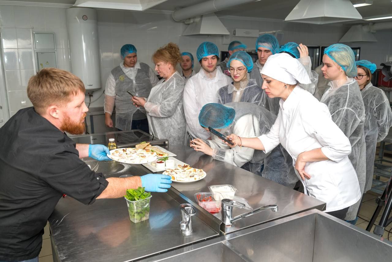 В Алтайской академии гостеприимства определили лучших «Мастер-шефов» школьной версии В Алтайской академии гостеприимства определили лучших «Мастер-шефов» школьной версии