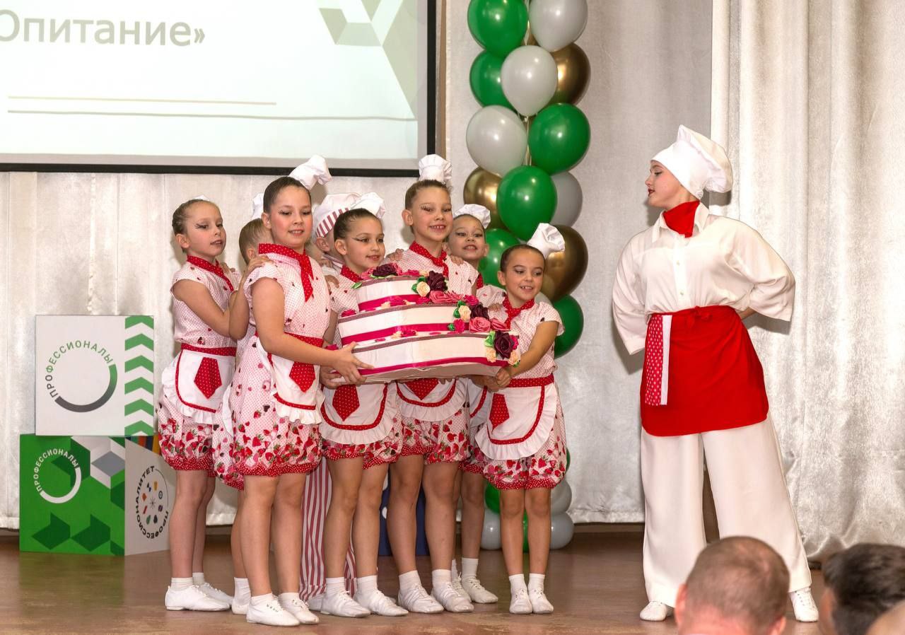 В Алтайской академии гостеприимства определили лучших «Мастер-шефов» школьной версии В Алтайской академии гостеприимства определили лучших «Мастер-шефов» школьной версии