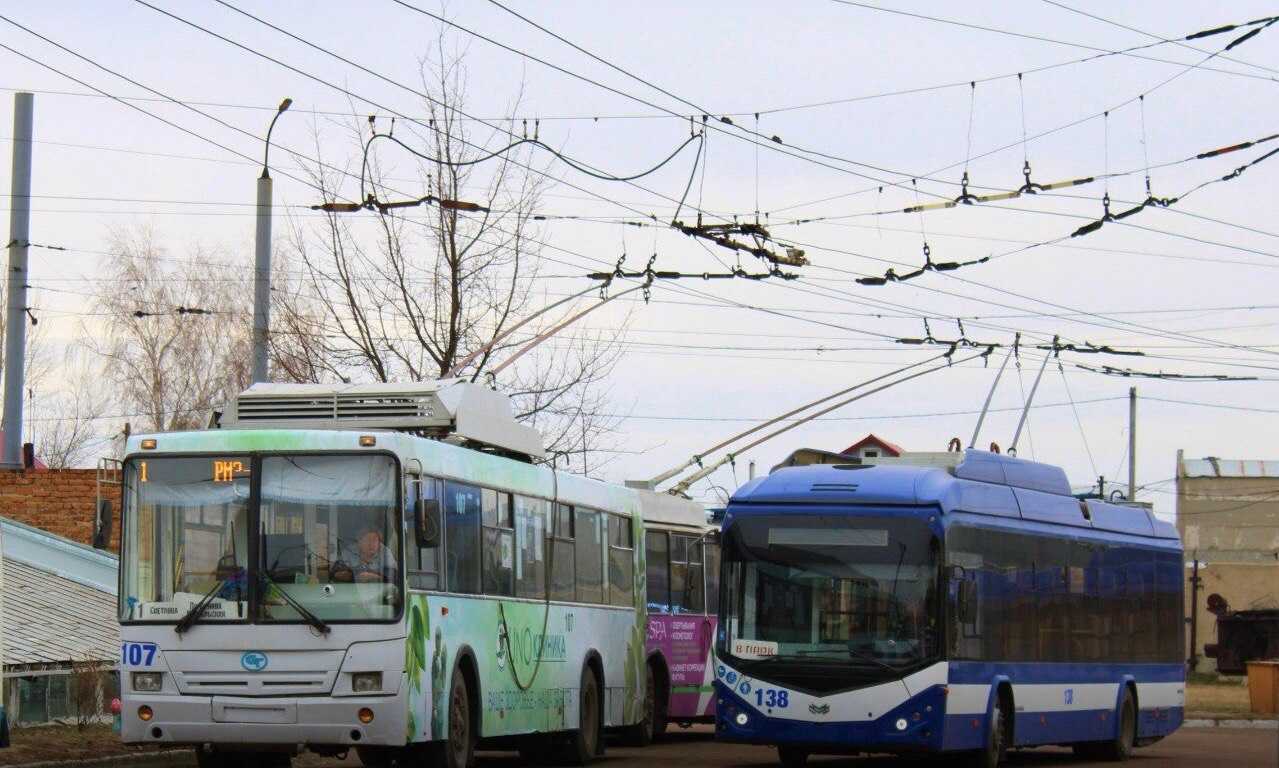 Уважаемые водители, работники и ветераны автомобильного и городского пассажирского транспорта! Примите самые искренние поздравления с праздником! Уважаемые водители, работники и ветераны автомобильного и городского пассажирского транспорта! Примите самые искренние поздравления с праздником!