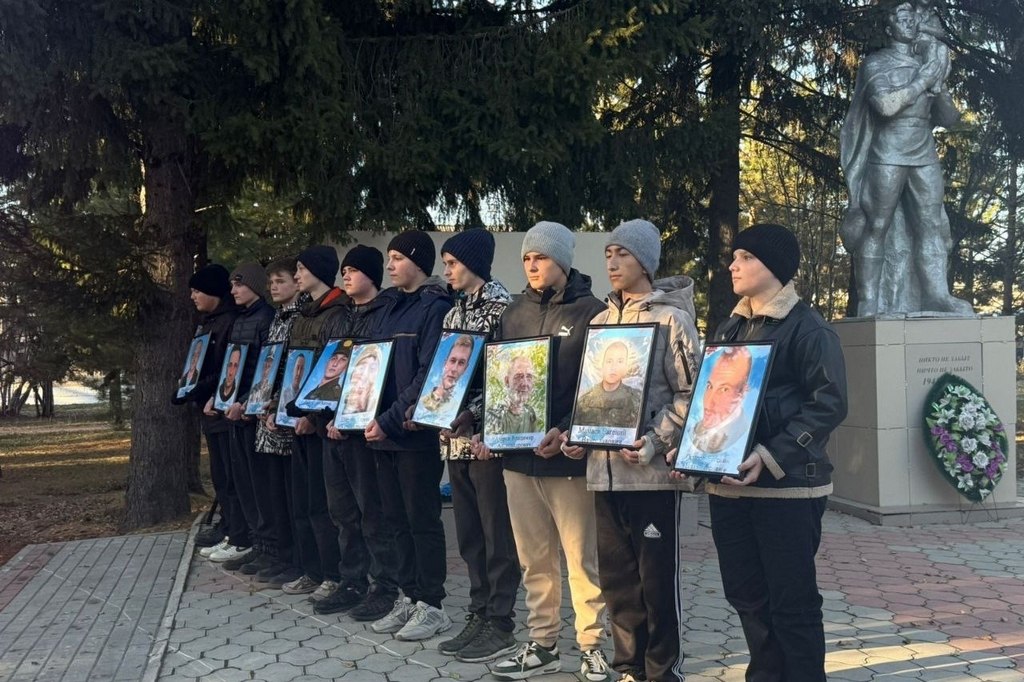 В Первомайском районе открыли стелу памяти ветеранов и участников боевых действий В Первомайском районе открыли стелу памяти ветеранов и участников боевых действий