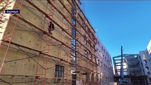 Готовность «супершколы», которую возводят на улице Попова в Барнауле, оценивается уже примерно на треть