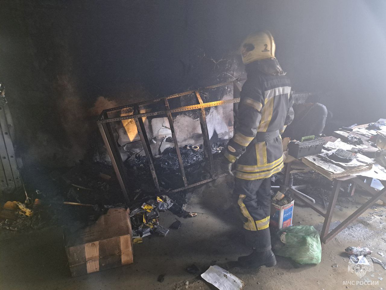 На улице Попова, 130 произошло возгорание в строящемся здании "супершколы" На улице Попова, 130 произошло возгорание в строящемся здании "супершколы"
