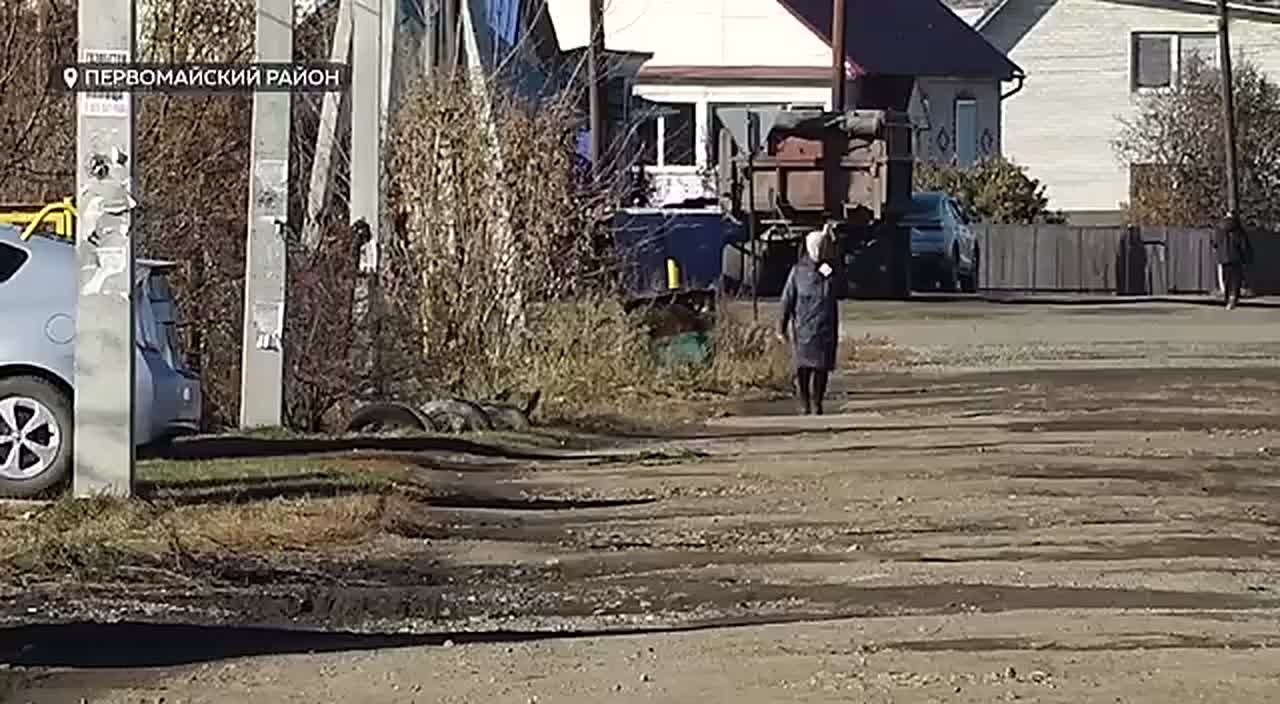 Жители Первомайского района выходят с плакатами, чтобы вызвать чиновников на диалог