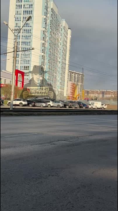 На улице Попова, 130 произошло возгорание в строящемся здании "супершколы"