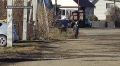 Жители Первомайского района выходят с плакатами, чтобы вызвать чиновников на диалог