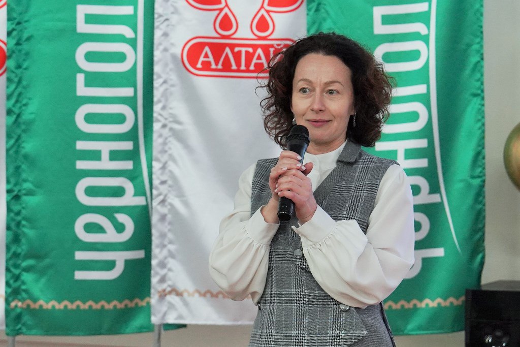 Галина Буевич наградила сотрудников кондитерской фабрики «Алтай» Галина Буевич наградила сотрудников кондитерской фабрики «Алтай»