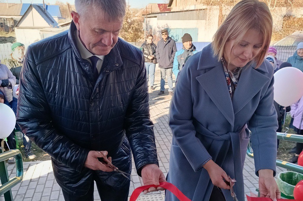 Владимир Лещенко принял участие в открытии фельдшерско-акушерских пунктов в Павловском районе Владимир Лещенко принял участие в открытии фельдшерско-акушерских пунктов в Павловском районе