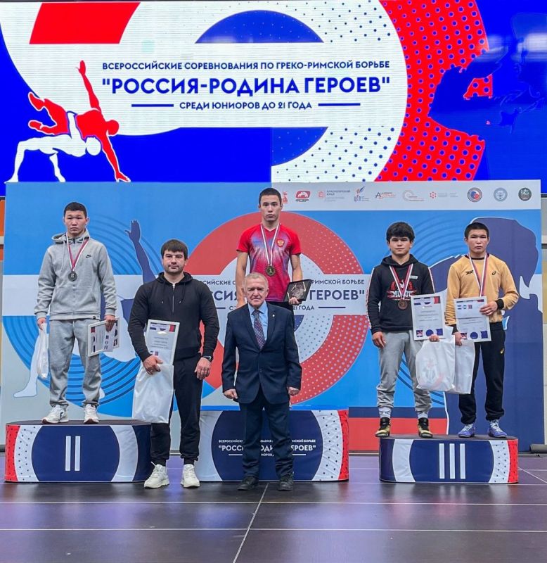 Алтайские борцы завоевали три медали на всероссийских соревнованиях «Россия-Родина Героев» в Москве