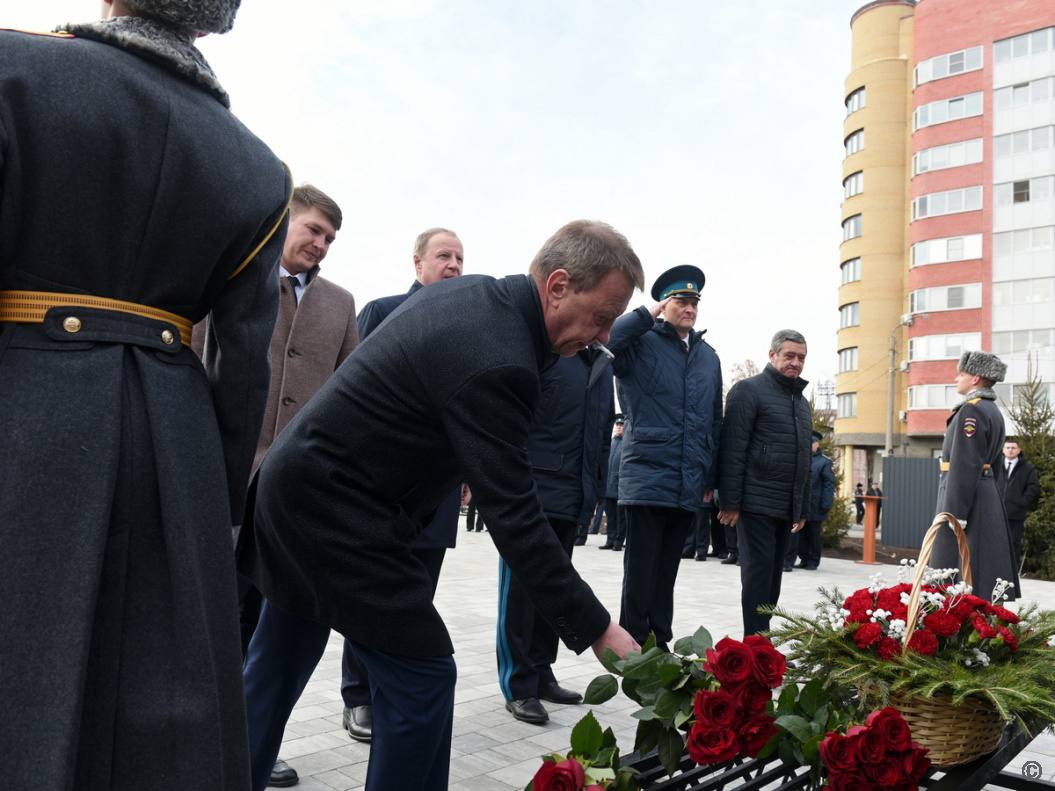 В Барнауле открыли первый в России памятный знак сотрудникам органов принудительного исполнения В Барнауле открыли первый в России памятный знак сотрудникам органов принудительного исполнения