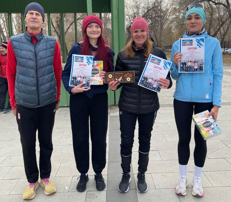 В Барнауле состоялись забеги памяти старейшего марафонца Алтая Николая Борзых В Барнауле состоялись забеги памяти старейшего марафонца Алтая Николая Борзых