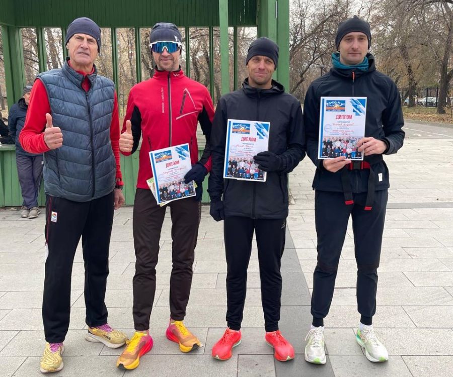 В Барнауле состоялись забеги памяти старейшего марафонца Алтая Николая Борзых В Барнауле состоялись забеги памяти старейшего марафонца Алтая Николая Борзых