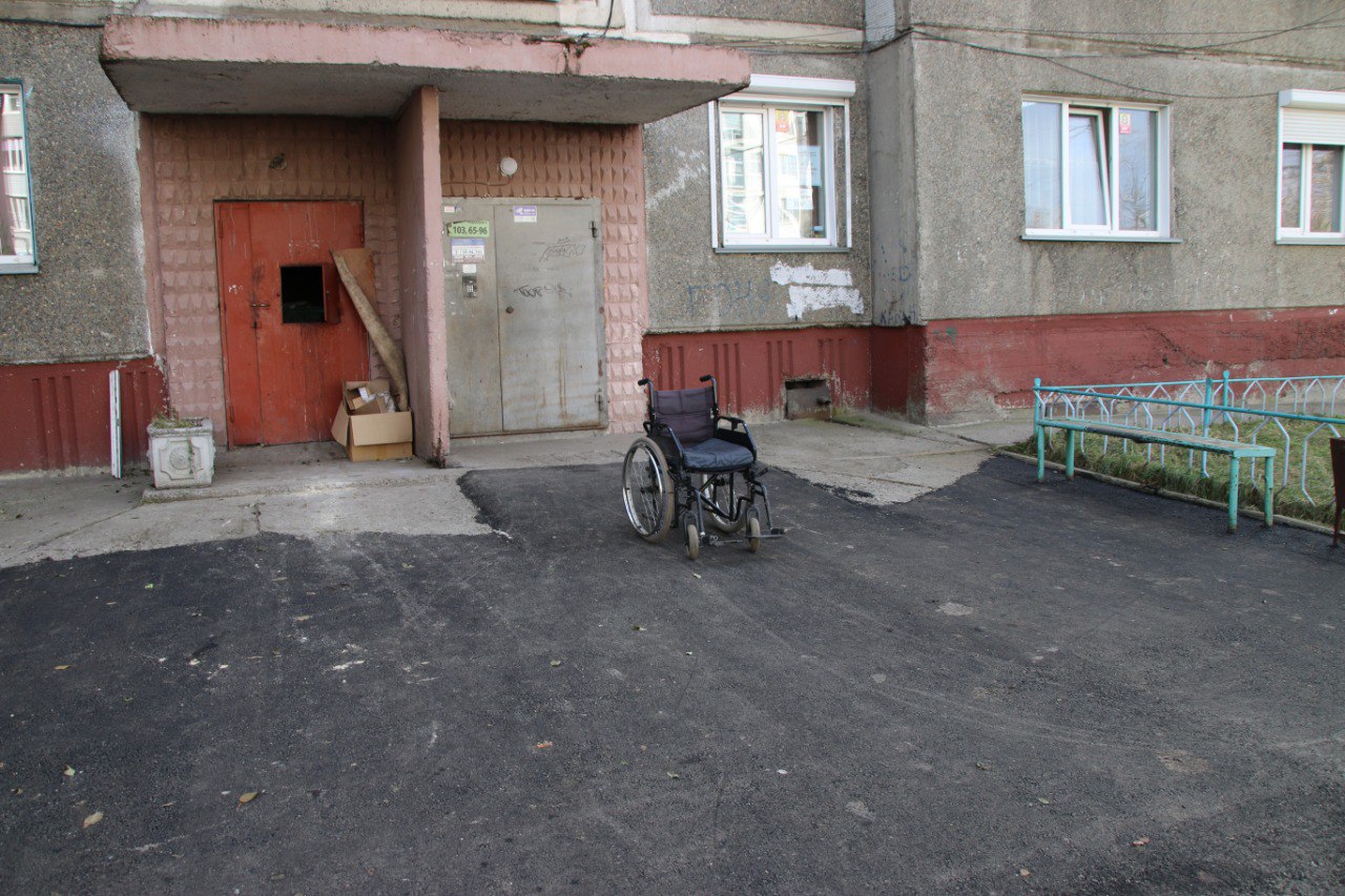 Виктор Щигрев: Благоустроили территорию у «Территориального центра социальной помощи семье и детям города Бийска»