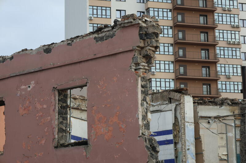 В Барнауле сносят здание с 200-летней историей В Барнауле сносят здание с 200-летней историей