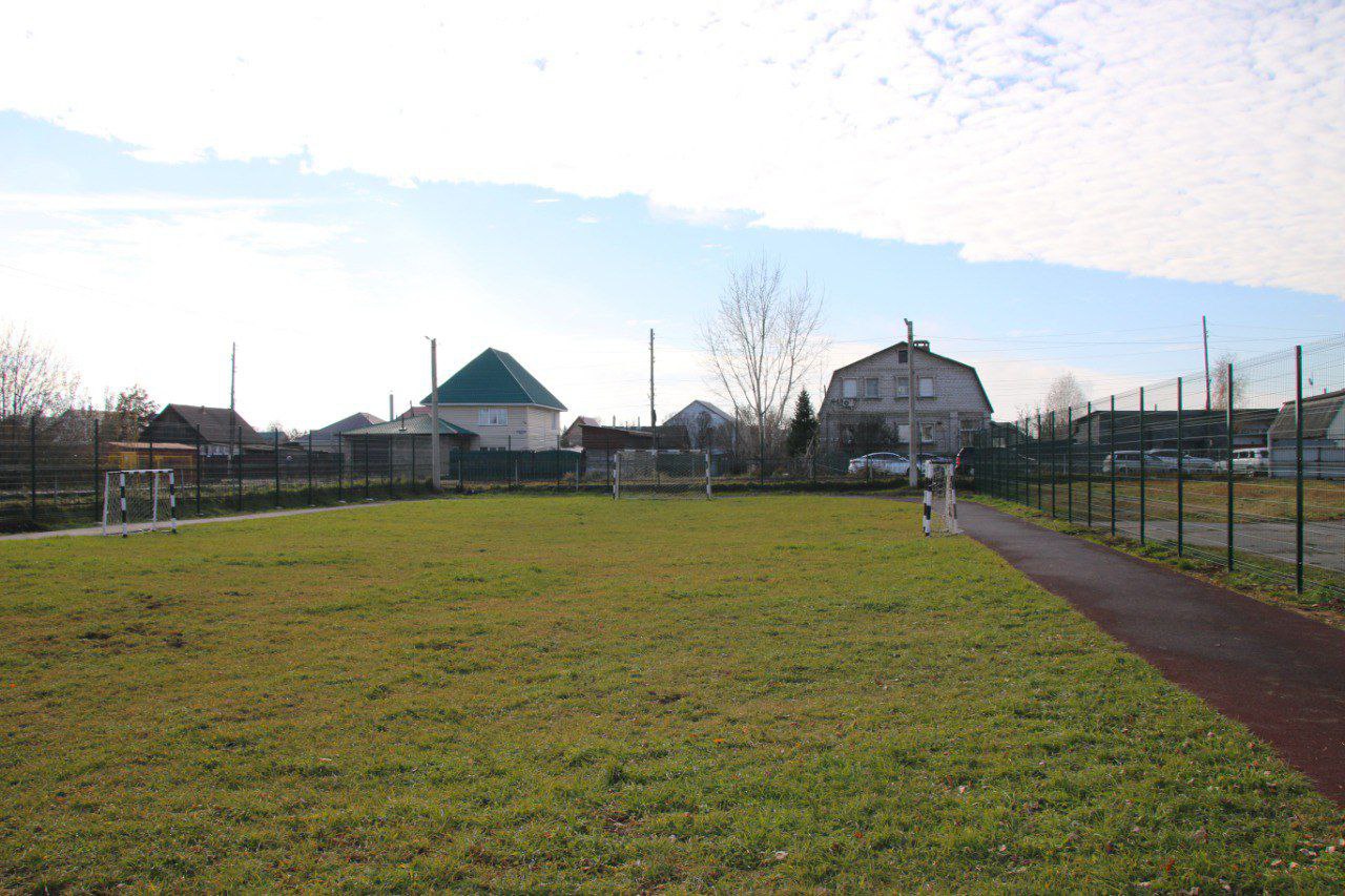 Новую спортивную площадку в школе № 19 открыли в Бийске Новую спортивную площадку в школе № 19 открыли в Бийске