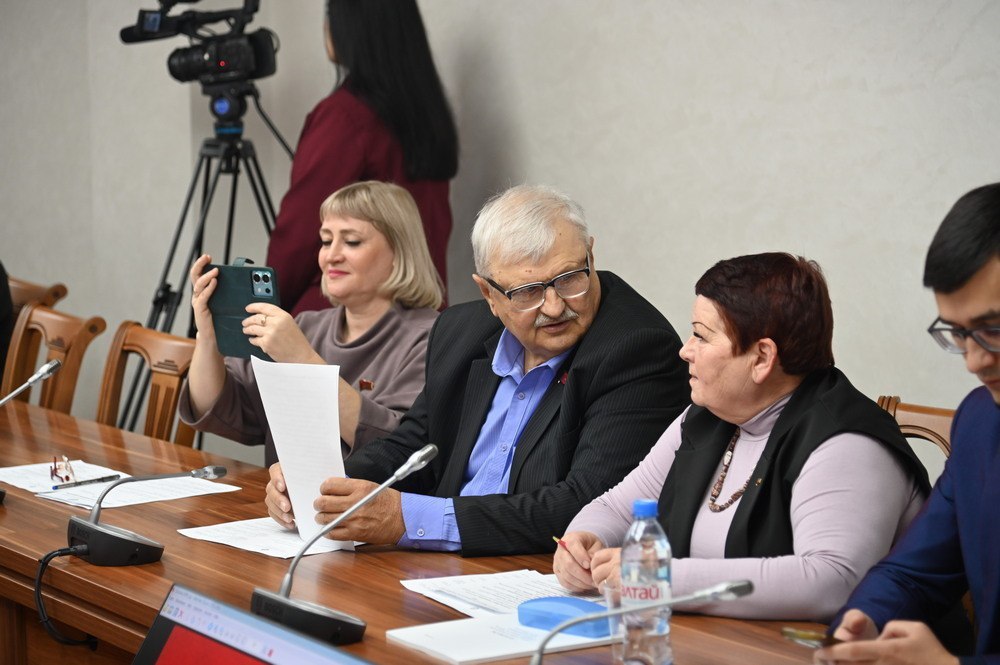 Краевой бюджет, коммунальные льготы, земельные компенсации: депутаты обсудили вопросы повестки на предсессионных заседаниях Краевой бюджет, коммунальные льготы, земельные компенсации: депутаты обсудили вопросы повестки на предсессионных заседаниях