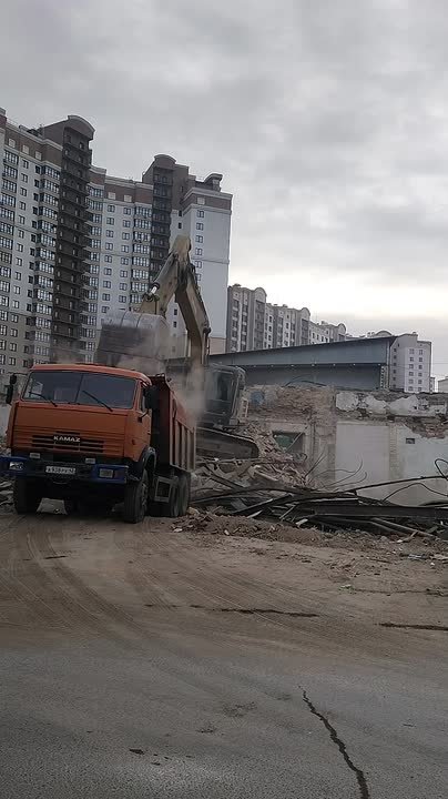 На Льва Толстого, 1 сносят старинное здание с 200-летней историей