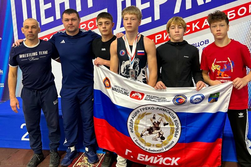 Кирилл Николаенко и Кирилл Резванов — победители, Владимир Номоконов — серебряный призёр всероссийских соревнований по греко-римской борьбе «Центр Державы» в Новосибирске Кирилл Николаенко и Кирилл Резванов — победители, Владимир Номоконов — серебряный призёр всероссийских соревнований по греко-римской борьбе «Центр Державы» в Новосибирске