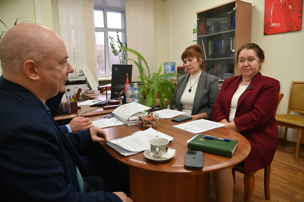 Краевой бюджет, коммунальные льготы, земельные компенсации: депутаты обсудили вопросы повестки на предсессионных заседаниях Краевой бюджет, коммунальные льготы, земельные компенсации: депутаты обсудили вопросы повестки на предсессионных заседаниях